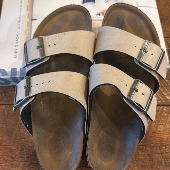 Women’s Birkenstock Arizona Slide Sandals. Taupe, 2-strap with buckles. - Picture 4 of 5
